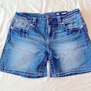 Super cute Miss Me shorts in good used condition. 29” waist with 5.5” inseam.
